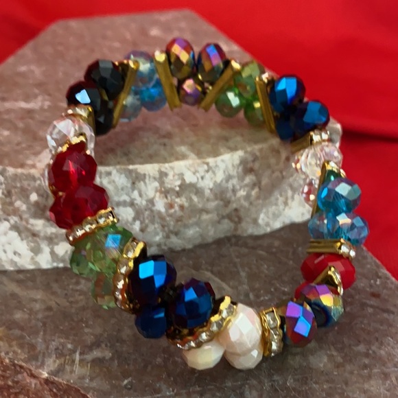 $25 Stunning Beaded Stretch Bracelet w/Jewel Tones - Picture 1 of 11